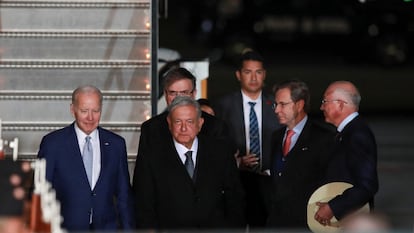 Joe Biden y Andrés Manuel López Obrador a su llegada en el Aeropuerto Felipe Ángeles.