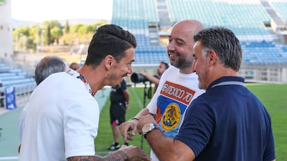 Gerard López entre el futbolista José Fonte y el entrenador Christophe Galtier en un amistoso entre el Everton y el Lille en 2018.