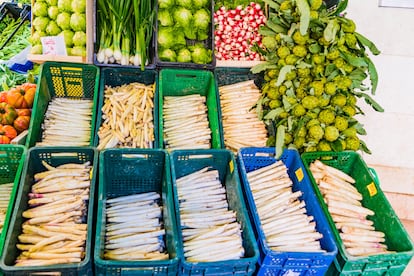 Puesto de verduras en un mercado en la localidad de Tudela.