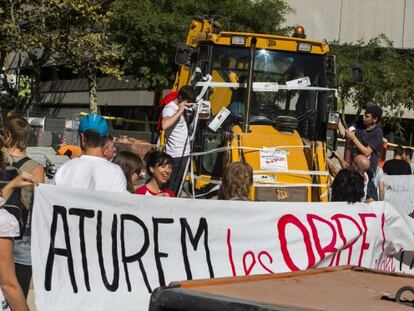 Protesta de los vecinos contra las obras del Paral.lel.