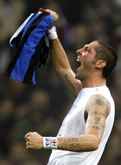 Materazzi, al final del <i>derby</i> que el Inter gan al Milan por 4-3 el pasado octubre.