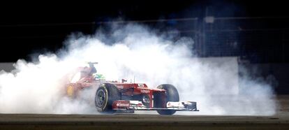 El piloto brasileno de Ferrari Felipe Massa derrapa durante la carrera.