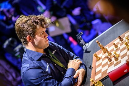 Carlsen, durante una de las partidas del Mundial Relámpago en Nueva York este lunes