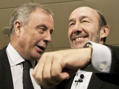 Pachi Vázquez se dirige a Alfredo Pérez Rubalcaba durante la última visita de este a Galicia.