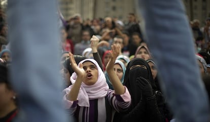 Un grupo de mujeres participa en la manifestación en la plaza de la Liberación, el 24 de noviembre.