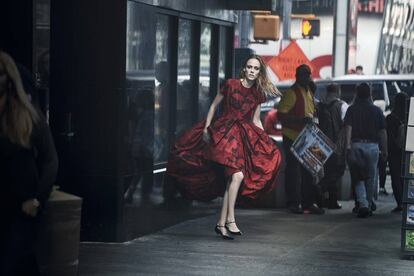 Kiki Willems en 2018, con vestido de la colección primavera-verano de 1960 de Yves Saint Laurent.