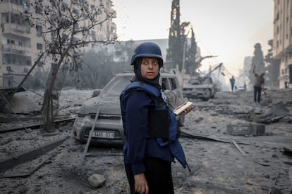 The Palestinian photographer Samar Abu Elouf, author of the photo of the year for World Press Photo, working in Gaza.