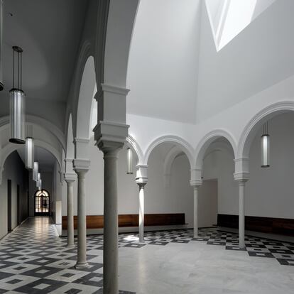 &#39;Patio de San Jerónimo&#39;. Palacio de San Telmo, Sevilla, rehabilitado por el arquitecto Guillermo Vázquez Consuegra.