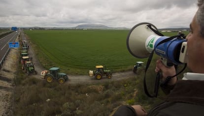 Protesta de agricultores contra el anillo en 2011.