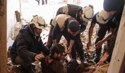 Miembros de los cascos blancos en una fotografía de 2017 en Daraa.