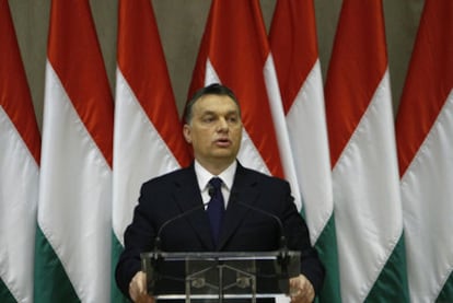 El primer ministro húngaro, Víktor Orbán, presenta nuevas medidas de gobierno en una conferencia de prensa en Budapest.