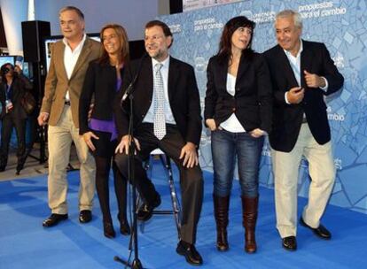 González Pons, Mato, Rajoy, Sánchez-Camacho y Arenas, en la convención del PP.