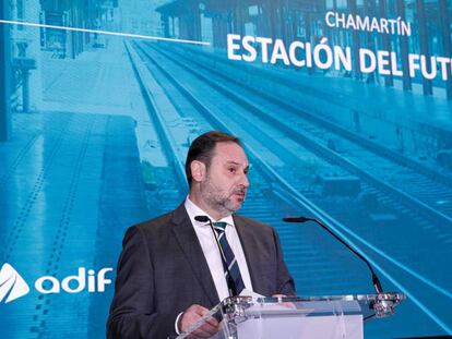 El ministro de Transportes, José Luis Ábalos, durante una de las presentaciones de la futura estación de Chamartín.