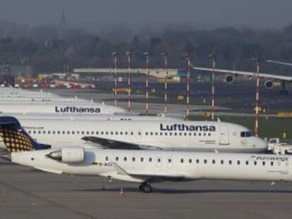 Diversos avions de Lufthansa, matriu de Germanwings, a Düsseldorf el 2013.