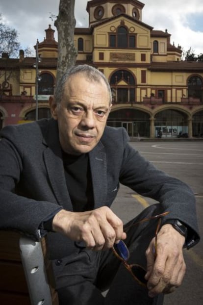 Llu&iacute;s Pasqual, fotografiado el martes delante del Teatro Lliure de Barcelona.