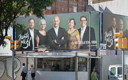 Cartel electoral en Barcelona de la candidatura unitaria Junts pel Sí