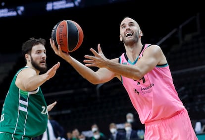 Calathes supera a Lauvergne.