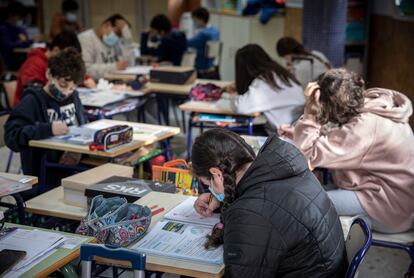 Estudiantes en un colegio público valenciano.