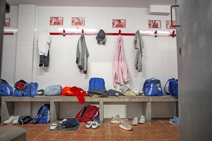 O vestiário da União Esportiva Collerense, de Palma de Maiorca, durante partida da equipe.