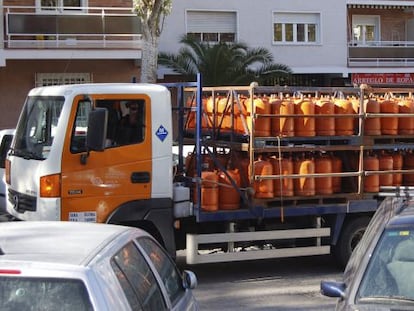 Cami&oacute;n de reparto de gas butano en un barrio madrile&ntilde;o.