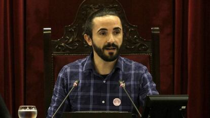 El diputado de Podemos, Baltasar Picornell, durante el pleno del Parlament Balear.