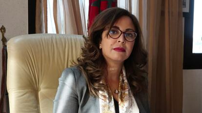 Asmaa Ghlalou, primera mujer al mando del Ayuntamiento de Rabat durante una entrevista con EFE.