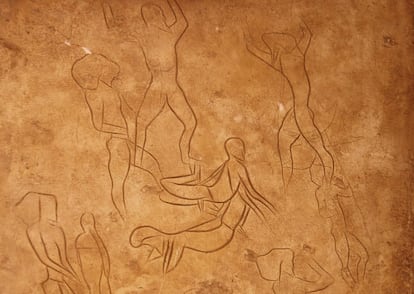 Detail of the paintings in the cave of Addaura. In the center, two people suffering from 'incaprettamento.' This ritual self-asphyxiation appears thousands of years later in farming communities all over Europe.