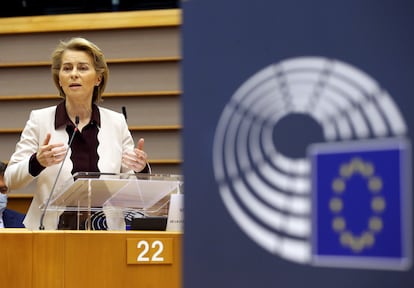 La presidenta de la Comisión Europea, Ursula von der Leyen, en una intervención en el Parlamento Europeo.