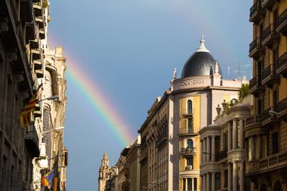 Imagen del arco iris en Barcelona.