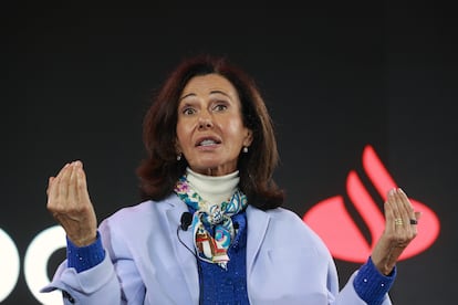 Ana Botín durante una conferencia de prensa este martes, en Ciudad de México.