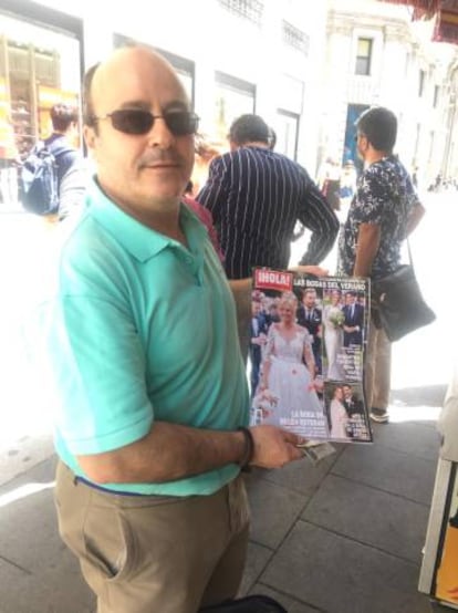 Juan Carlos consigue la revista Hola.