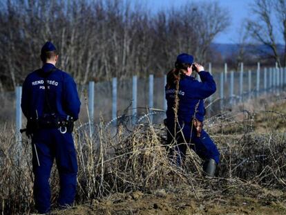 Hungría se parapeta ante el flujo humano desde Croacia