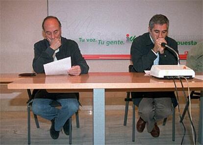 Francisco Frutos y Gaspar Llamazares, ayer durante la reunión de la presidencia de Izquierda Unida.