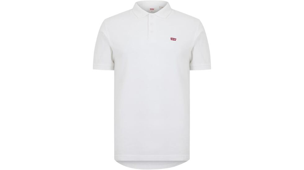 Este polo de hombre Levi's tiene más de 15.000 valoraciones en Amazon.