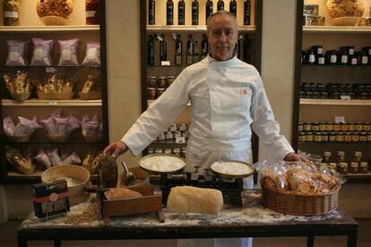 Nunzio Mouriello, de Quadra Panis, en la tienda de la Plaza de Oriente.