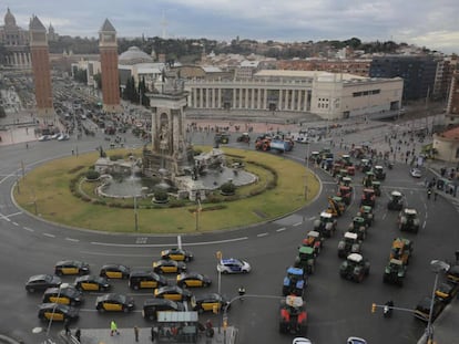 Los tractores se dirigen a la avenida Maria Cristina.