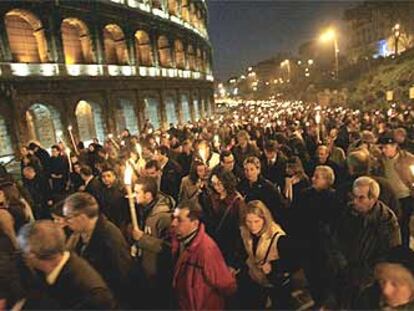 Manifestación contra la guerra frente al Coliseo de Roma