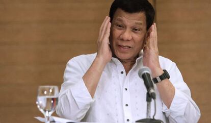 Rodrigo Duterte durante conferência de imprensa em Davao, na ilha de Mindanao.