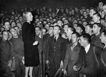 Vera Lynn durante un concierto en 1940.