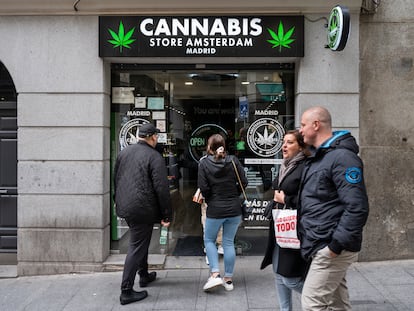 Un dispensario legal de flores de cannabis en Madrid.