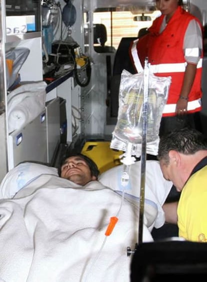 Cayetano durante su traslado a Madrid desde Palencia en ambulancia