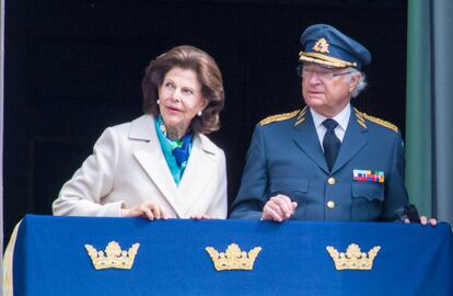 Los reyes de Suecia, Carlos Gustavo y Silvia, en Estocolmo durante las celebraciones del 73 cumpleaños del monarca.