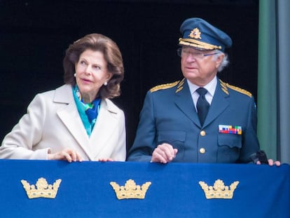 Los reyes de Suecia, Carlos Gustavo y Silvia, en Estocolmo durante las celebraciones del 73 cumpleaños del monarca.