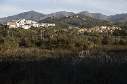 El Ayuntamiento de Marbella ultima ya los trámites para el desarrollo urbanístico de este suelo, de 242.000 metros cuadrados. Dos promotores prevén construir un hotel de lujo y 186 viviendas aprovechando que el Plan General de Ordenación Urbana vigente, que data de 1986, lo permite.