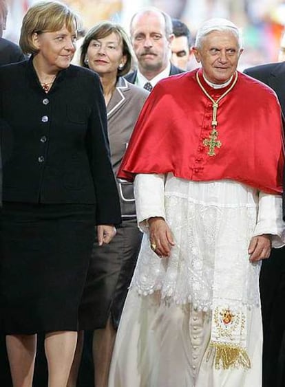 Merkel y el Papa, en la visita de éste a Alemania en 2006.