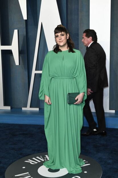 La actriz Melanie Lynskey se decantó por un vestido verde manzana de corte cariátide.
