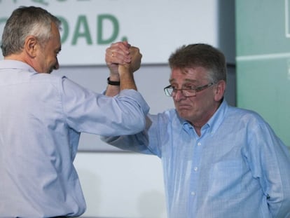 Gri&ntilde;&aacute;n y Gonz&aacute;lez Caba&ntilde;a en un acto del PSOE.