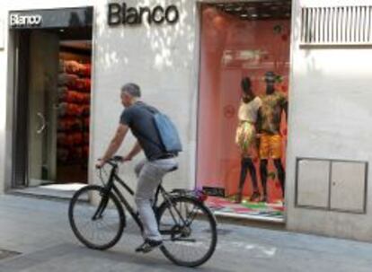 Tienda de Blanco en la calle Fuencarral de Madrid.