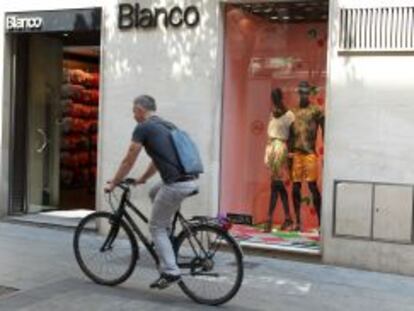 Tienda de Blanco en la calle Fuencarral de Madrid.