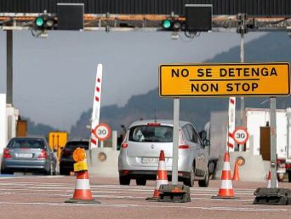 Renfe y las autopistas de peaje se encarecen. Baja el gas natural. El acuerdo de Gobierno del PSOE y UP contempla subir el IRPF a las rentas más altas y bajar el IVA a los productos de higiene femenina